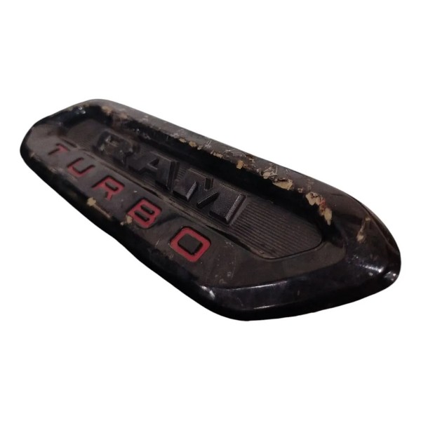 Emblema Esquerdo Ram Rampage Laramie 2.0 Turno 2023 2024 Preto Com Detalhes Em Vermelho