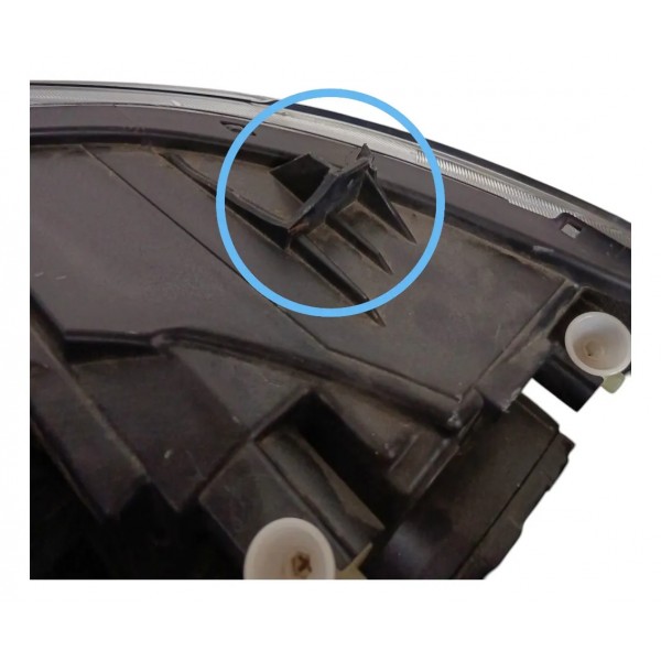 Farol Dianteira Direta Chevrolet Tracker 2020 2023
