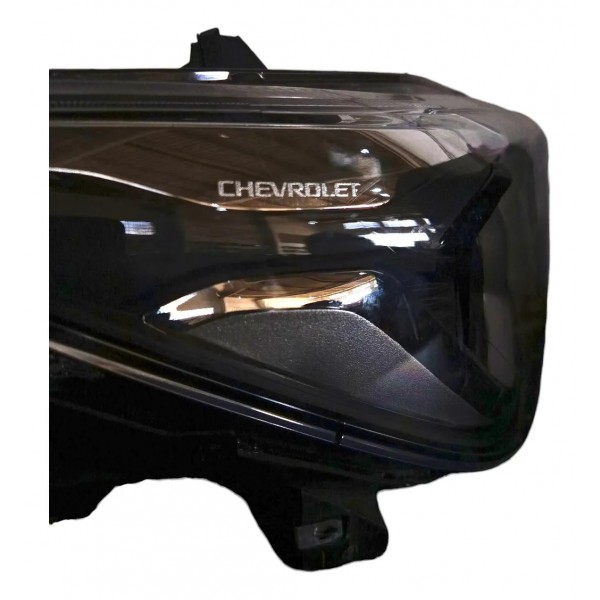 Farol Dianteira Direta Chevrolet Tracker 2020 2023