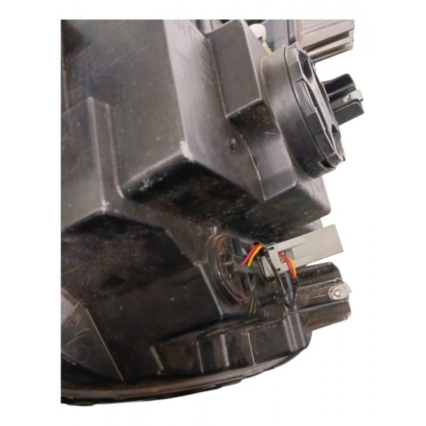 Farol Dianteira Direita Chevrolet Montana 2023 2024