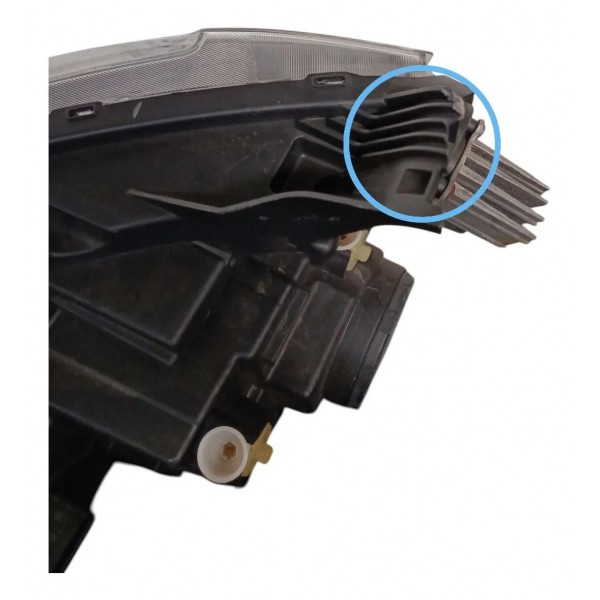 Farol Dianteira Direita Chevrolet Montana 2023 2024