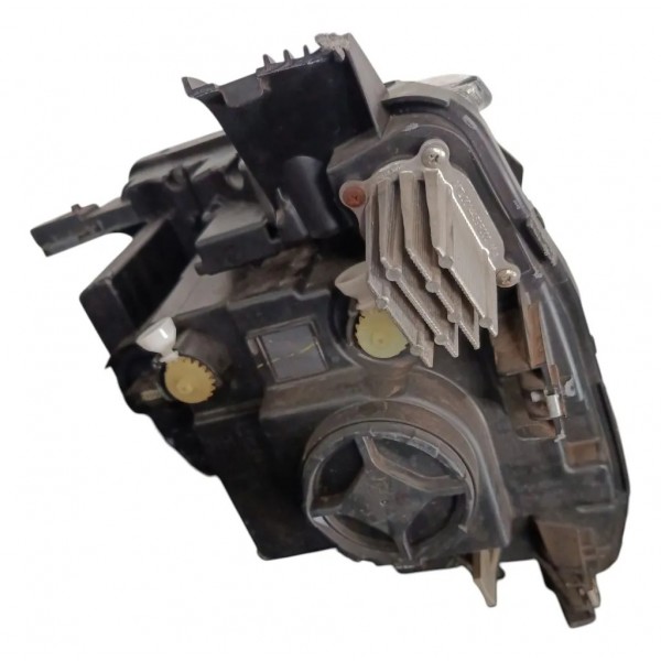Farol Dianteira Direita Chevrolet Montana 2023 2024