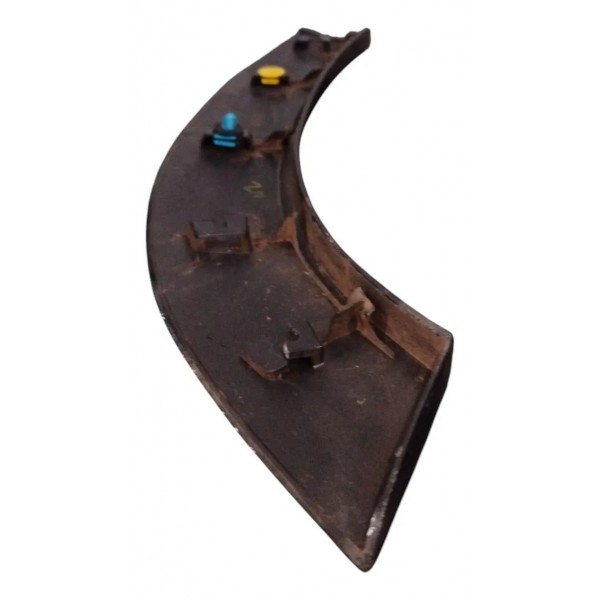 Moldura Paralama Traseira Direita Gm Tracker 2023 2024