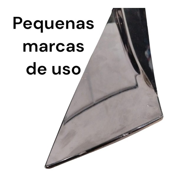 Moldura Direita Aerofólio Gm Chevrolet Tracker 2021 2024