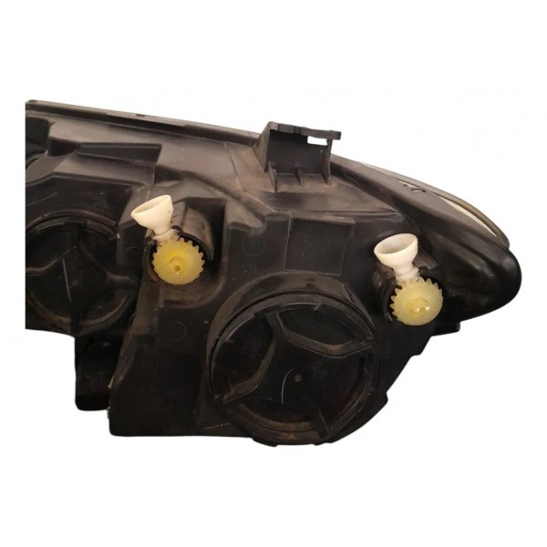 Farol Dianteiro Direito Chevrolet Tracker 2021 2023