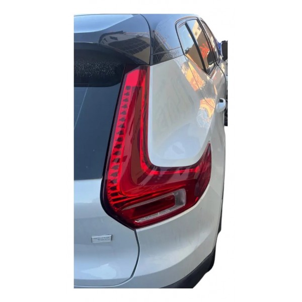 Lanterna Traseira E Fechadura  Direita Volvo Xc40 2017-2023 Direito/passageiro Vermelho